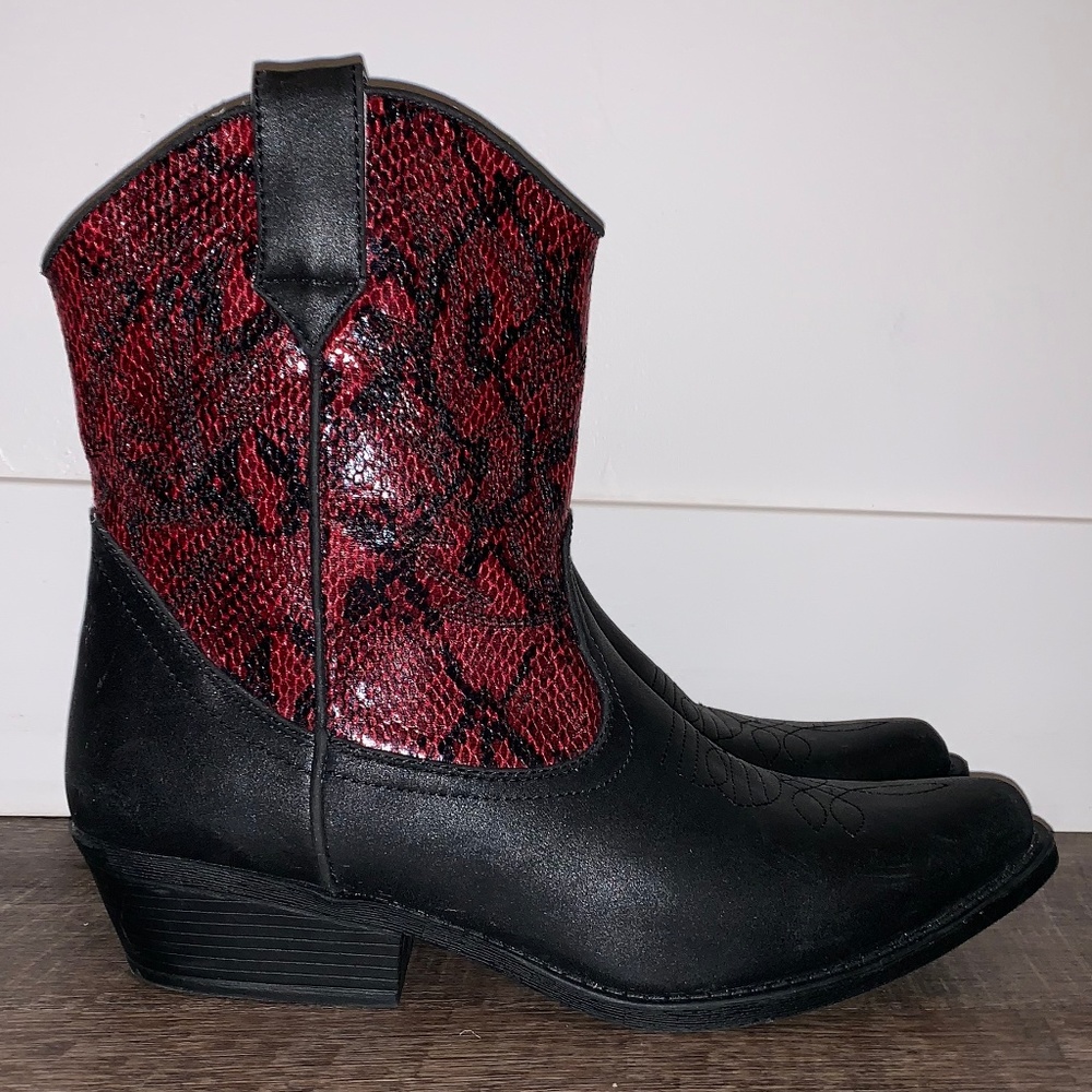 Rampage Black & Red Snake Skin Boots Size 10